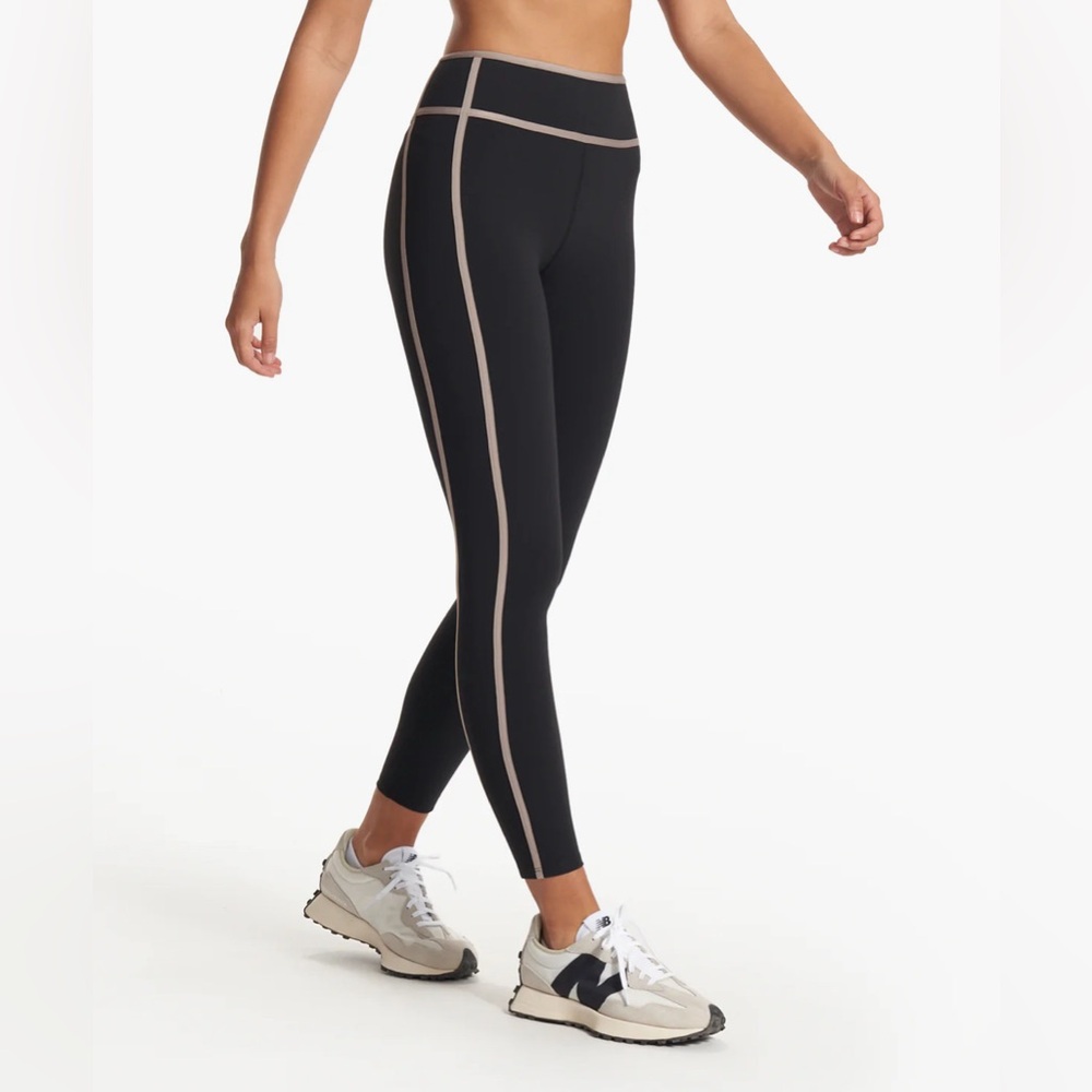 Vuori Black Leggings with Cream Contrast Piping